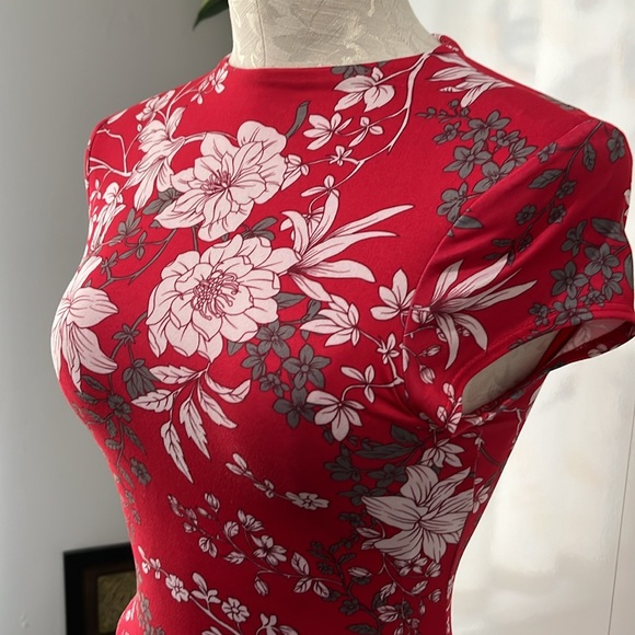 XS Joe & Elle fitted floral dress - Picture 2 of 4